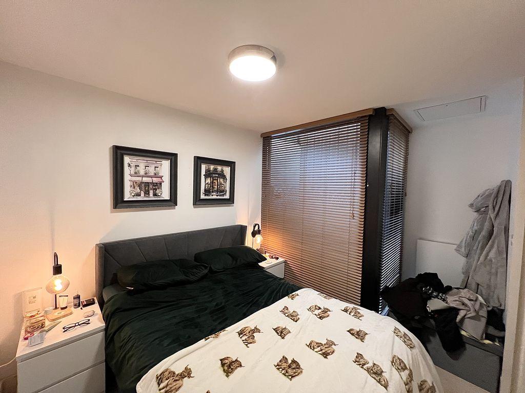 House in Salford - View 5
