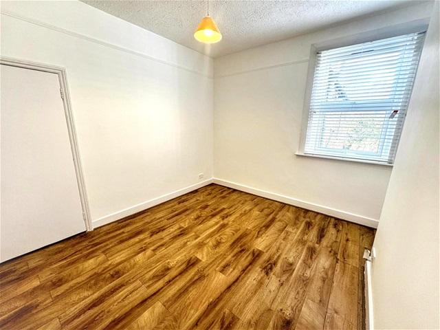 Apartment in Leyton - More
