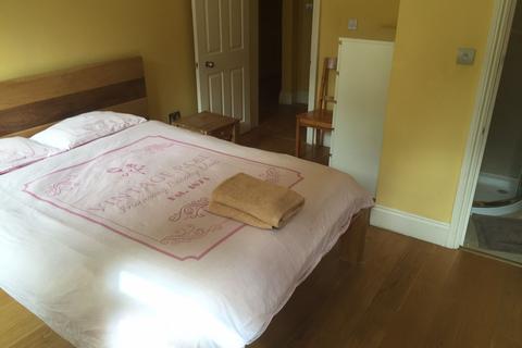 3 bedroom flat to rent, EFE House, Highbury Grove