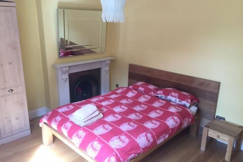 3 bedroom flat to rent, EFE House, Highbury Grove