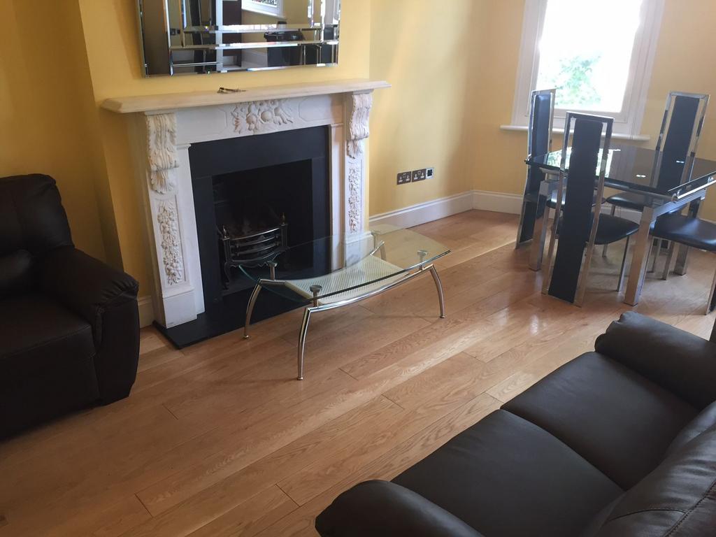 Apartment in Islington - View 5