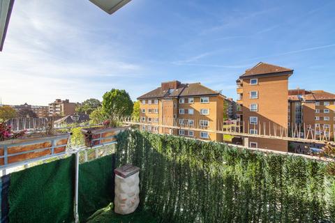 2 bedroom apartment for sale, Harbin House, Tulse Hill, London, SW2