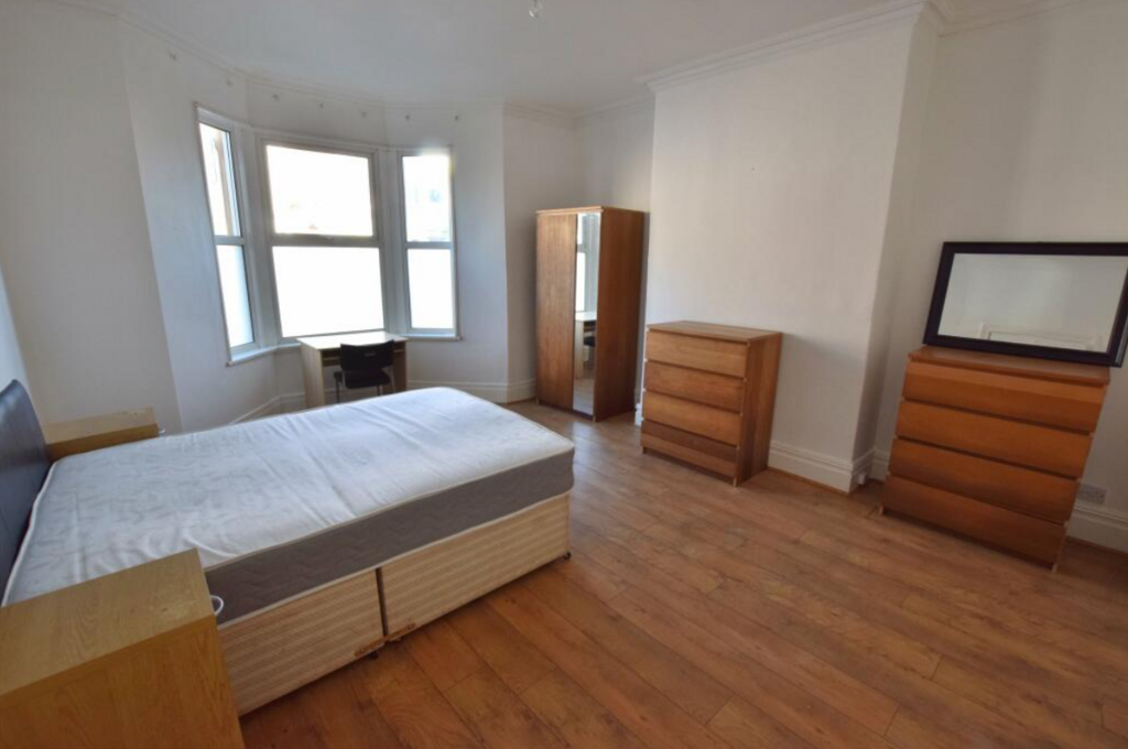 Apartment in Newcastle upon Tyne - View 5