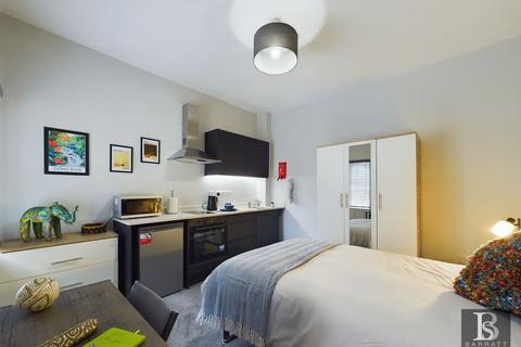 Studio to rent, Swindon SN1