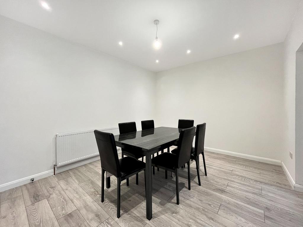 House in WEMBLEY - More