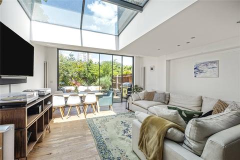 3 bedroom terraced house to rent, Acre Lane, London, SW2