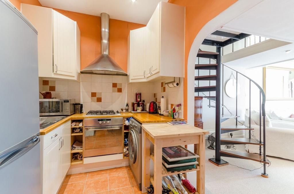 Apartment in East Molesey, Molesey - View 2