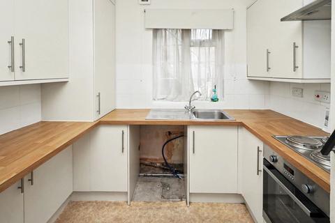 2 bedroom flat for sale, 20 Edgware Court, High Street, Edgware, HA8 7NP