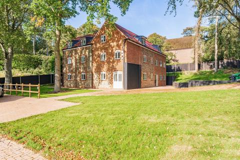 2 bedroom apartment to rent, Overstrand Road, Cromer