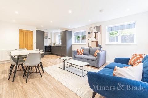 2 bedroom apartment to rent, Overstrand Road, Cromer
