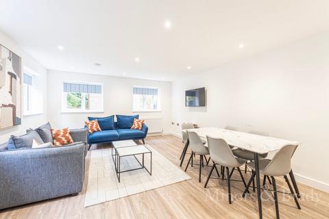 2 bedroom apartment to rent, Overstrand Road, Cromer