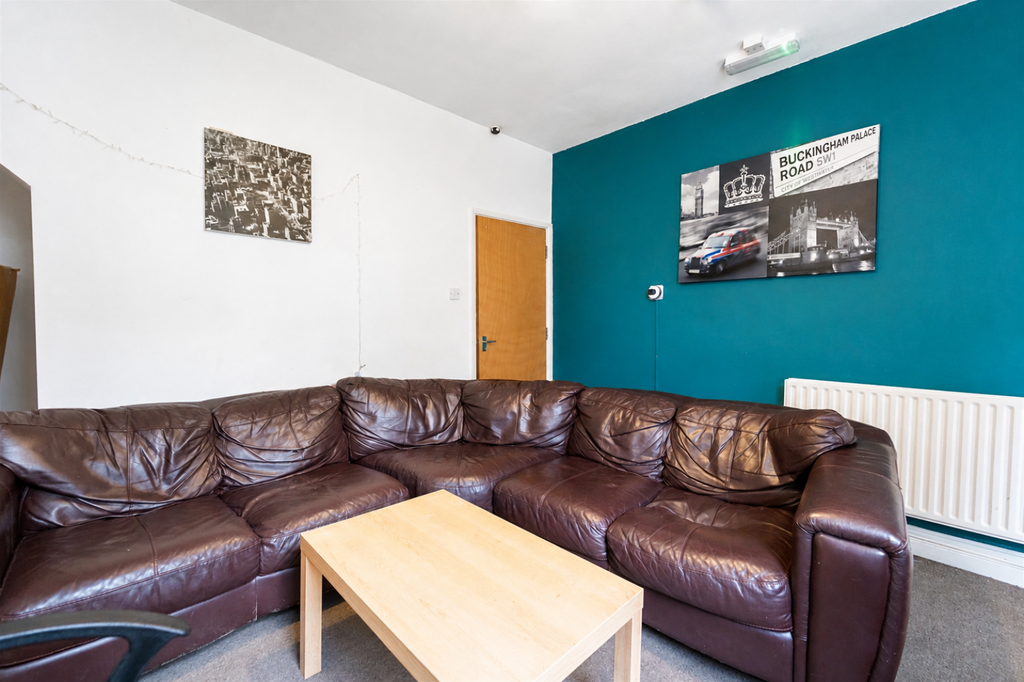 House in Birmingham, West Midlands - View 3