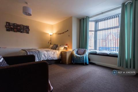 1 bedroom in a house share to rent, Borough Road, Middlesbrough, TS1