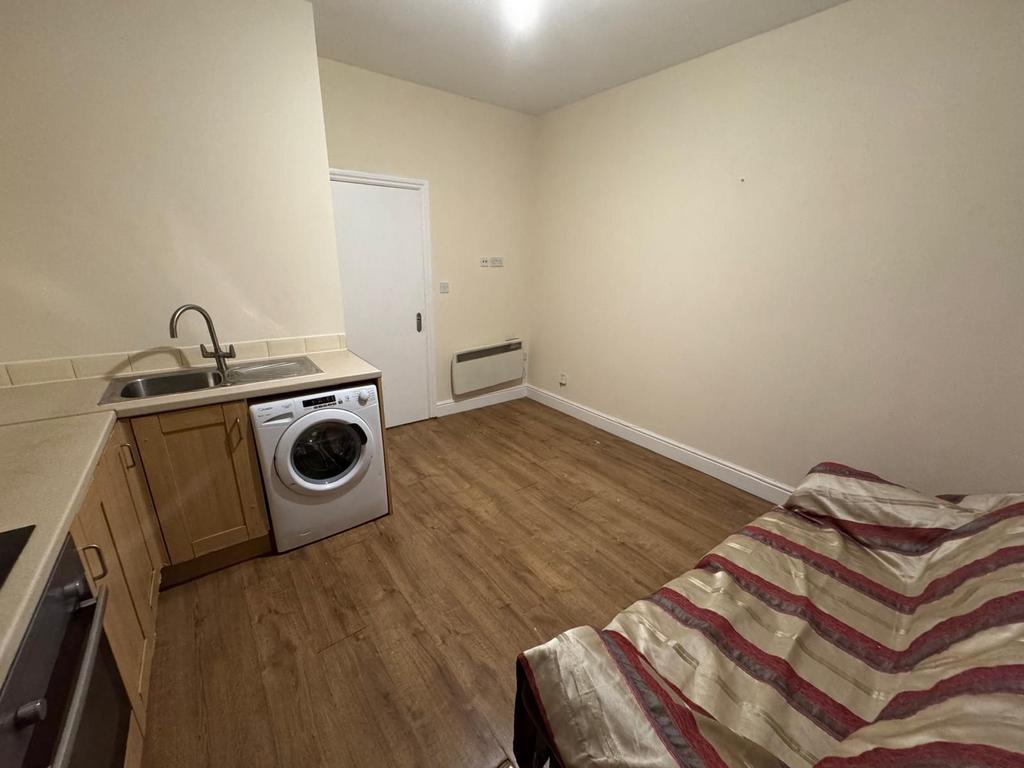 Apartment in Sutton - View 2