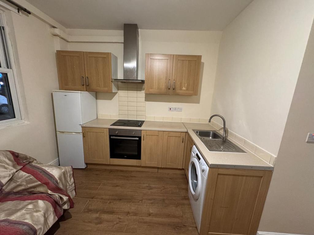 Apartment in Sutton - View 3