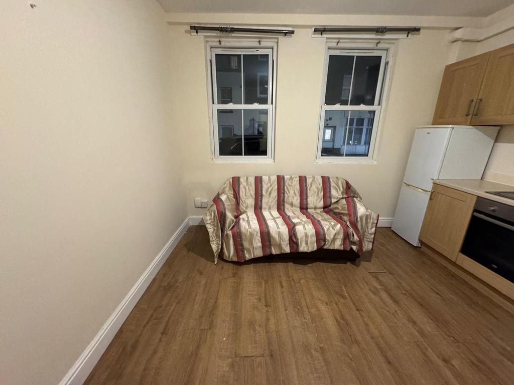 Apartment in Sutton - View 4
