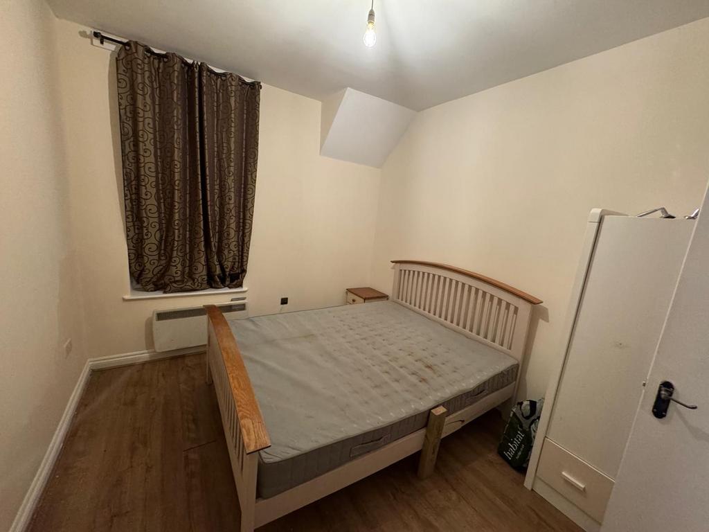 Apartment in Sutton - View 5