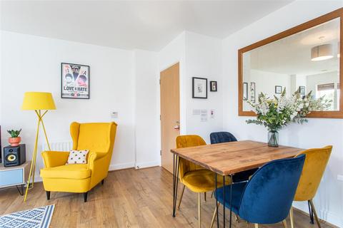 3 bedroom flat for sale, Salsabil Apartments, Mile End, E3