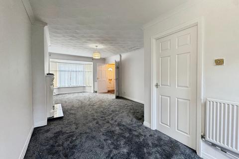 3 bedroom semi-detached house to rent, Irlam Road, Flixton, M41