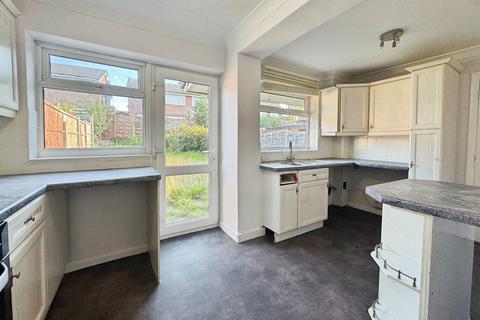 3 bedroom semi-detached house to rent, Irlam Road, Flixton, M41