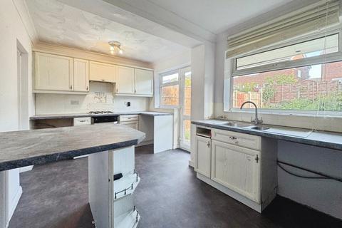 3 bedroom semi-detached house to rent, Irlam Road, Flixton, M41