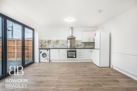 2 bedroom flat to rent, Limes Avenue, Chigwell, IG7