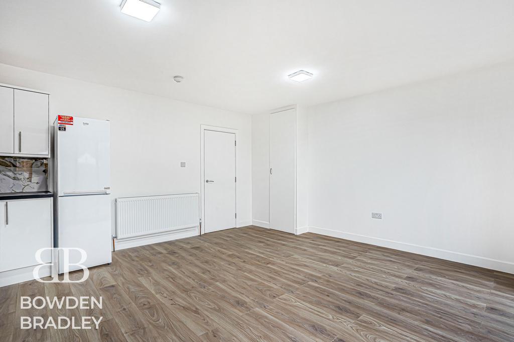 Apartment in Epping Forest, Grange Hill, Chigwell - More
