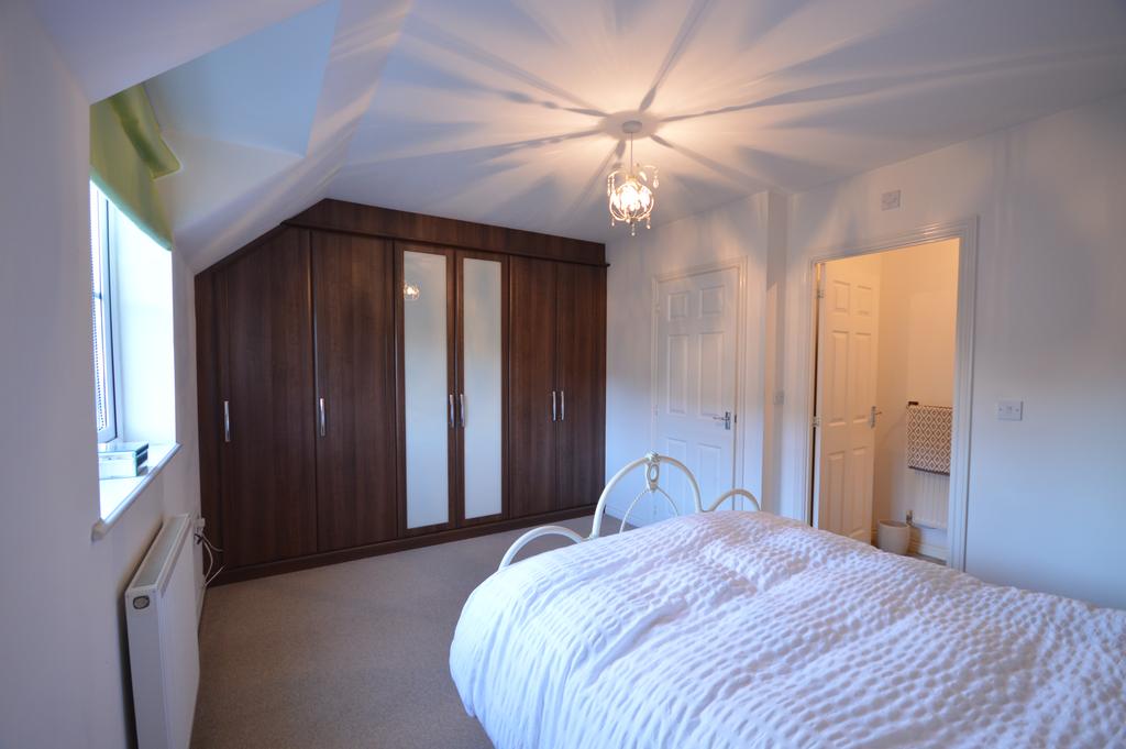 House in Cardiff, Wyncliffe Gardens, Pentwyn - More