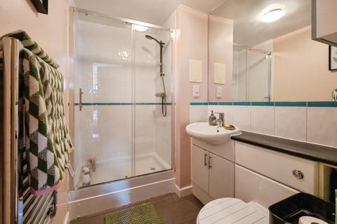 2 bedroom flat for sale, Hawker Place, Walthamstow, E17