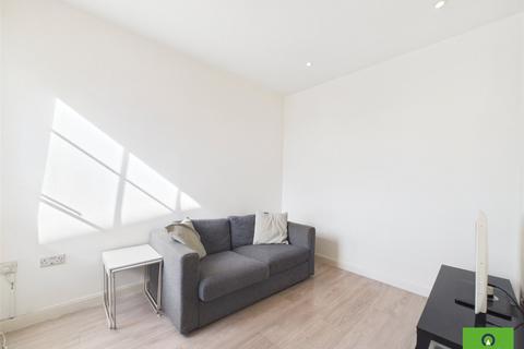 1 bedroom flat to rent, High Street, Hornchurch RM12