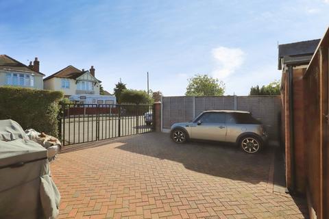 3 bedroom detached house for sale, Spring Grove Crescent, Kidderminster, Worcestershire, DY11