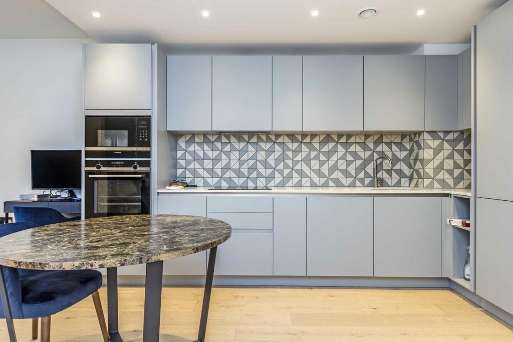 Apartment in London - More