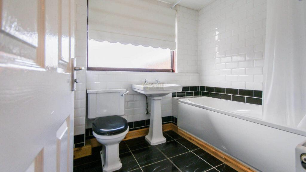 House in Birmingham, West Midlands - More