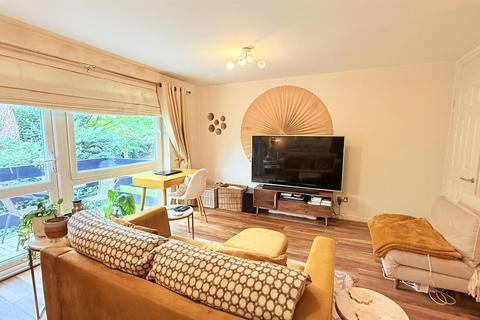 2 bedroom flat for sale, Wake Green Park, Birmingham B13