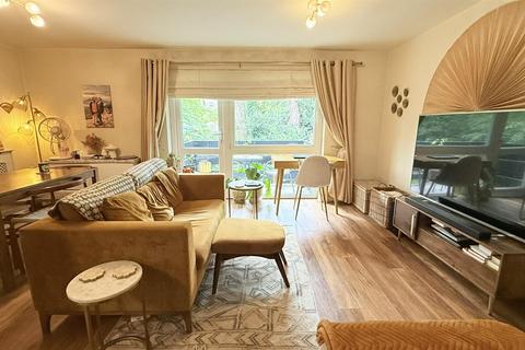 2 bedroom flat for sale, Wake Green Park, Birmingham B13