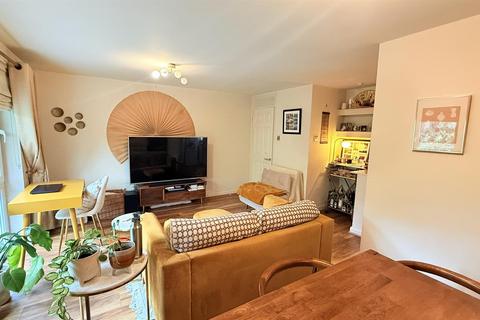 2 bedroom flat for sale, Wake Green Park, Birmingham B13