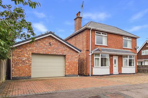 3 bedroom detached house for sale, Doveridge Avenue, Carlton, Nottingham