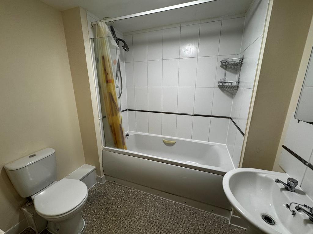 Apartment in Chippenham, Wiltshire - More