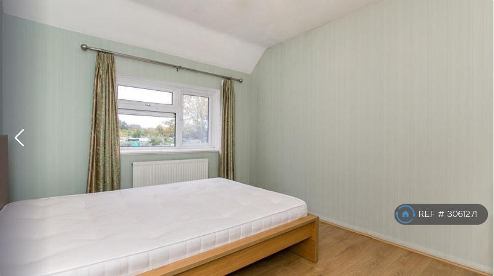 House in Sutton - View 5