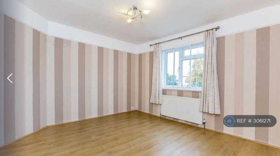 House in Sutton - More