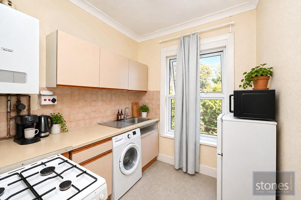 Apartment in Romford - View 3