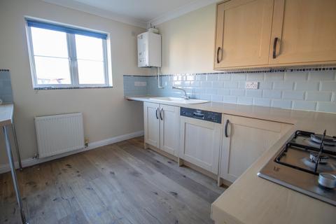 4 bedroom semi-detached house to rent, Snowdrop Close, West Lynn