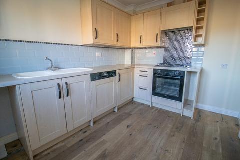 4 bedroom semi-detached house to rent, Snowdrop Close, West Lynn
