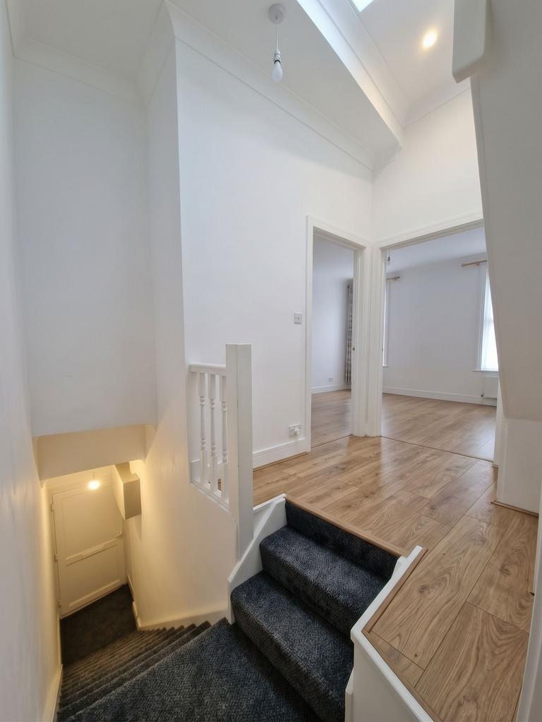 Apartment in London, Leyton - More