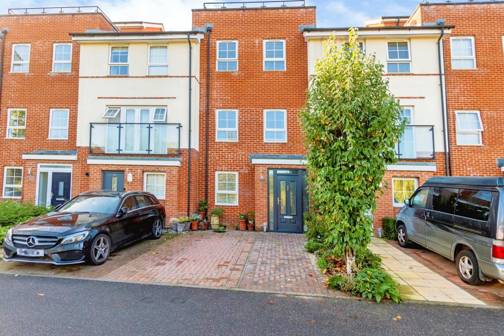 House in Southampton - View 2
