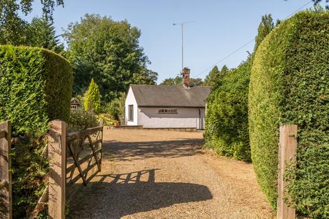 3 bedroom detached bungalow for sale, Station Road, Woldingham, CR3