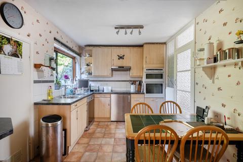 3 bedroom detached bungalow for sale, Station Road, Woldingham, CR3