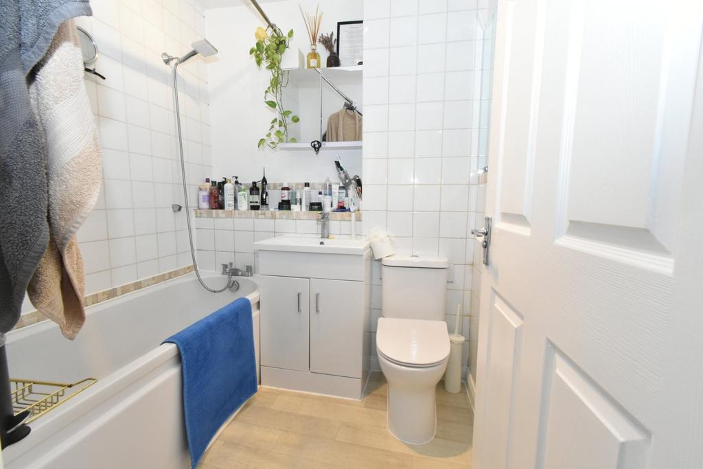 Apartment in LONDON - View 3