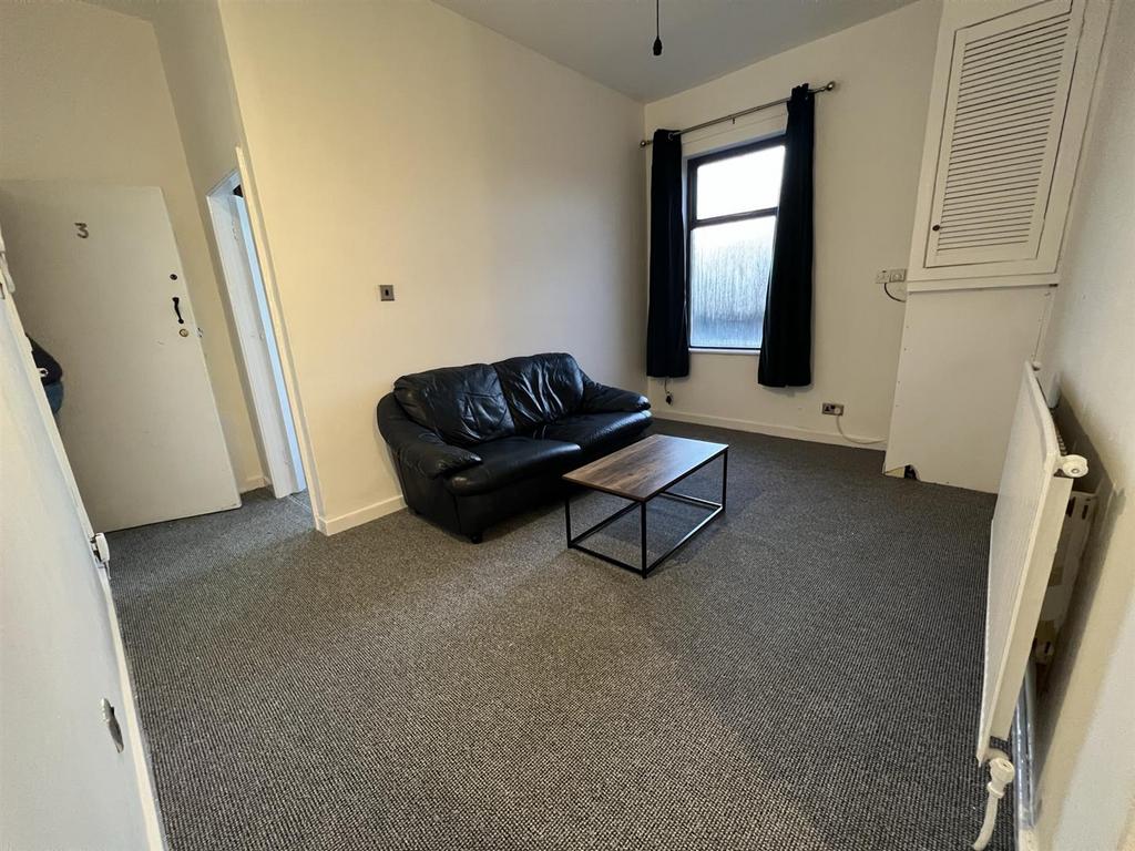 Apartment in Manchester, Victoria Park, Rusholme - View 2