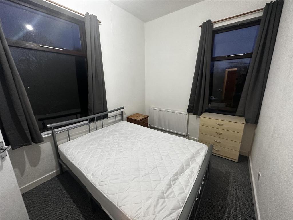 Apartment in Manchester, Victoria Park, Rusholme - View 3